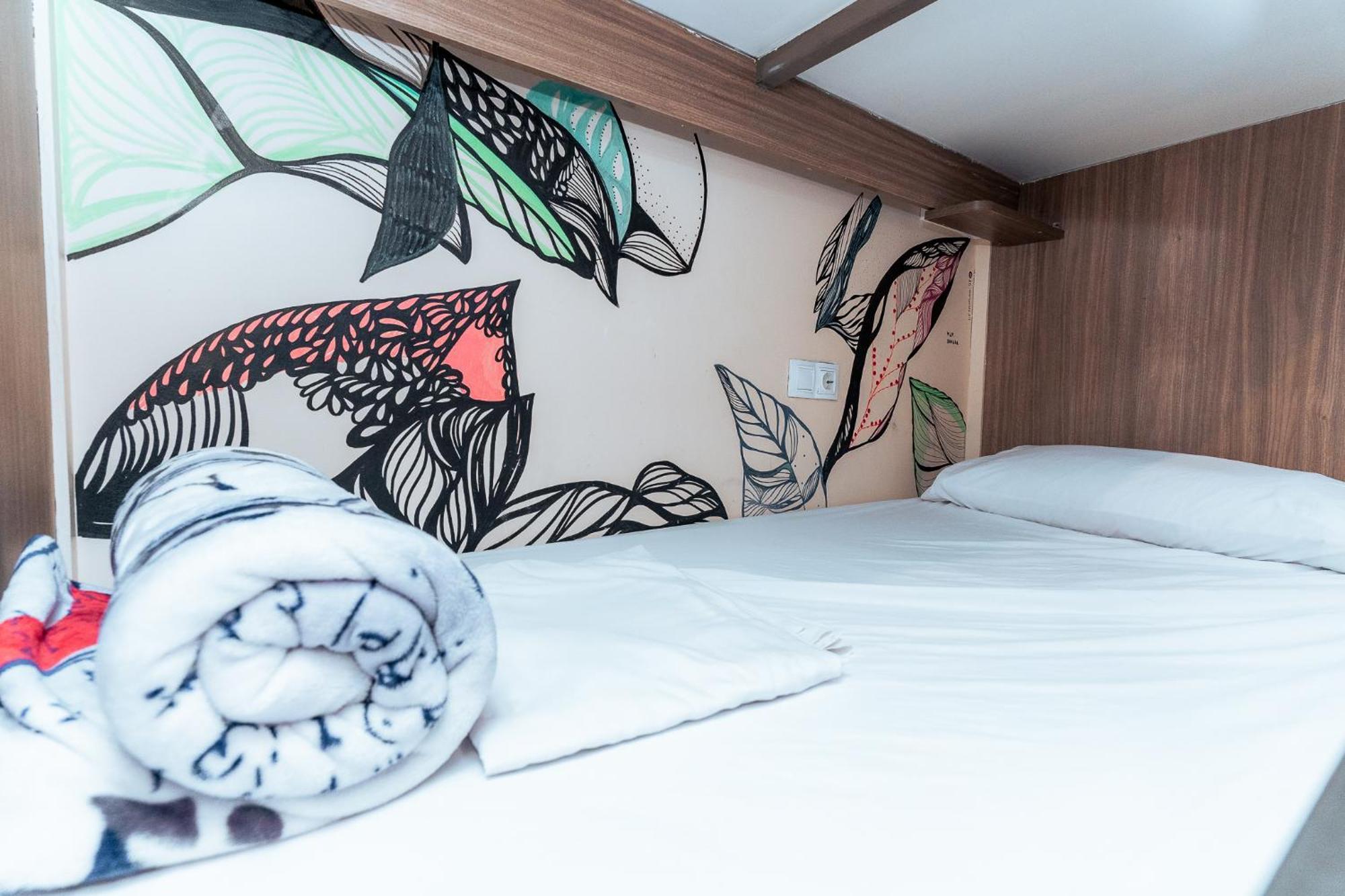 Barcelona & You Hostel Sagrada Familia Екстериор снимка