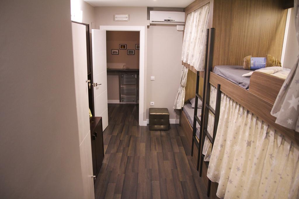 Barcelona & You Hostel Sagrada Familia Екстериор снимка