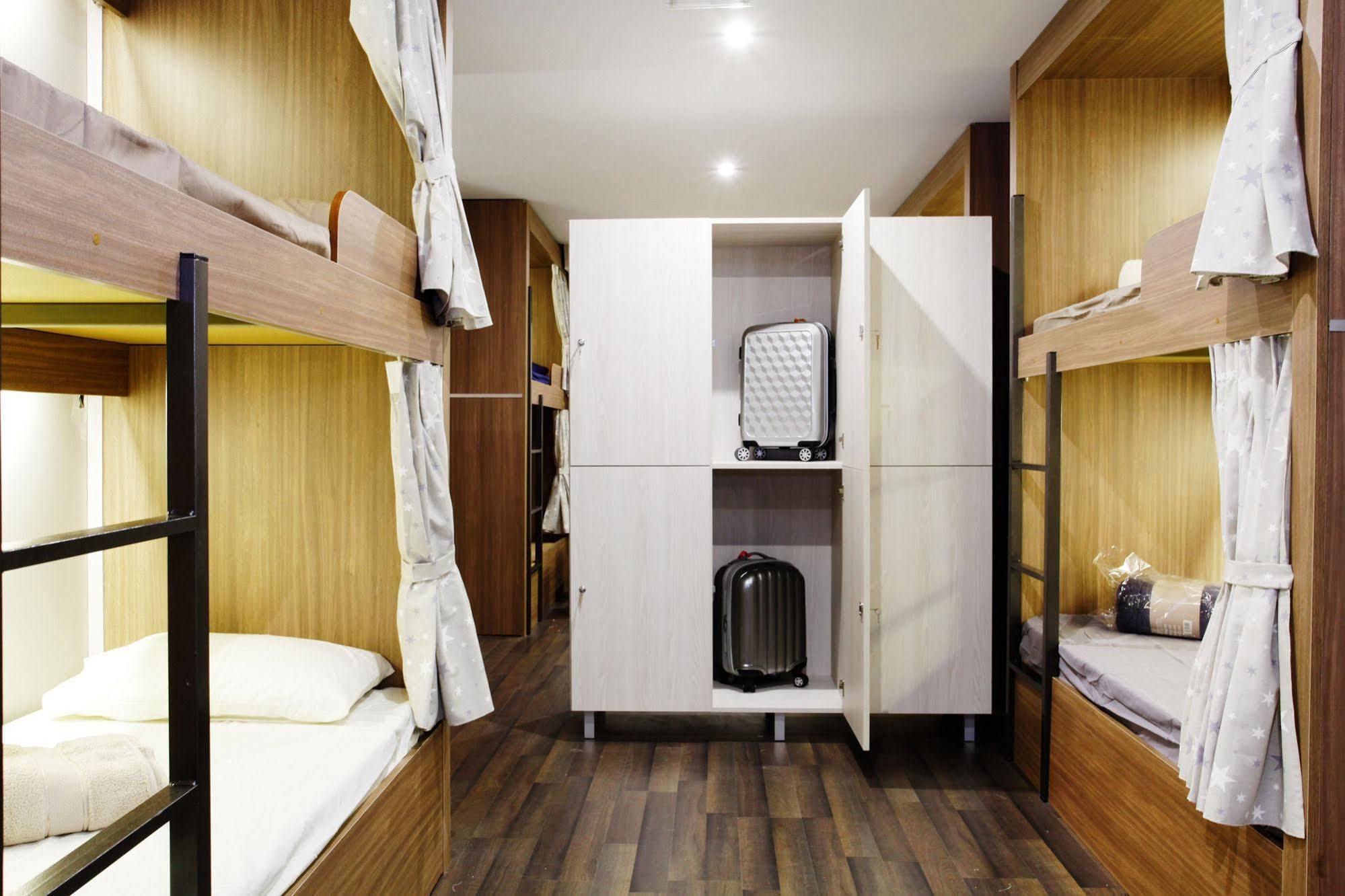 Barcelona & You Hostel Sagrada Familia Екстериор снимка