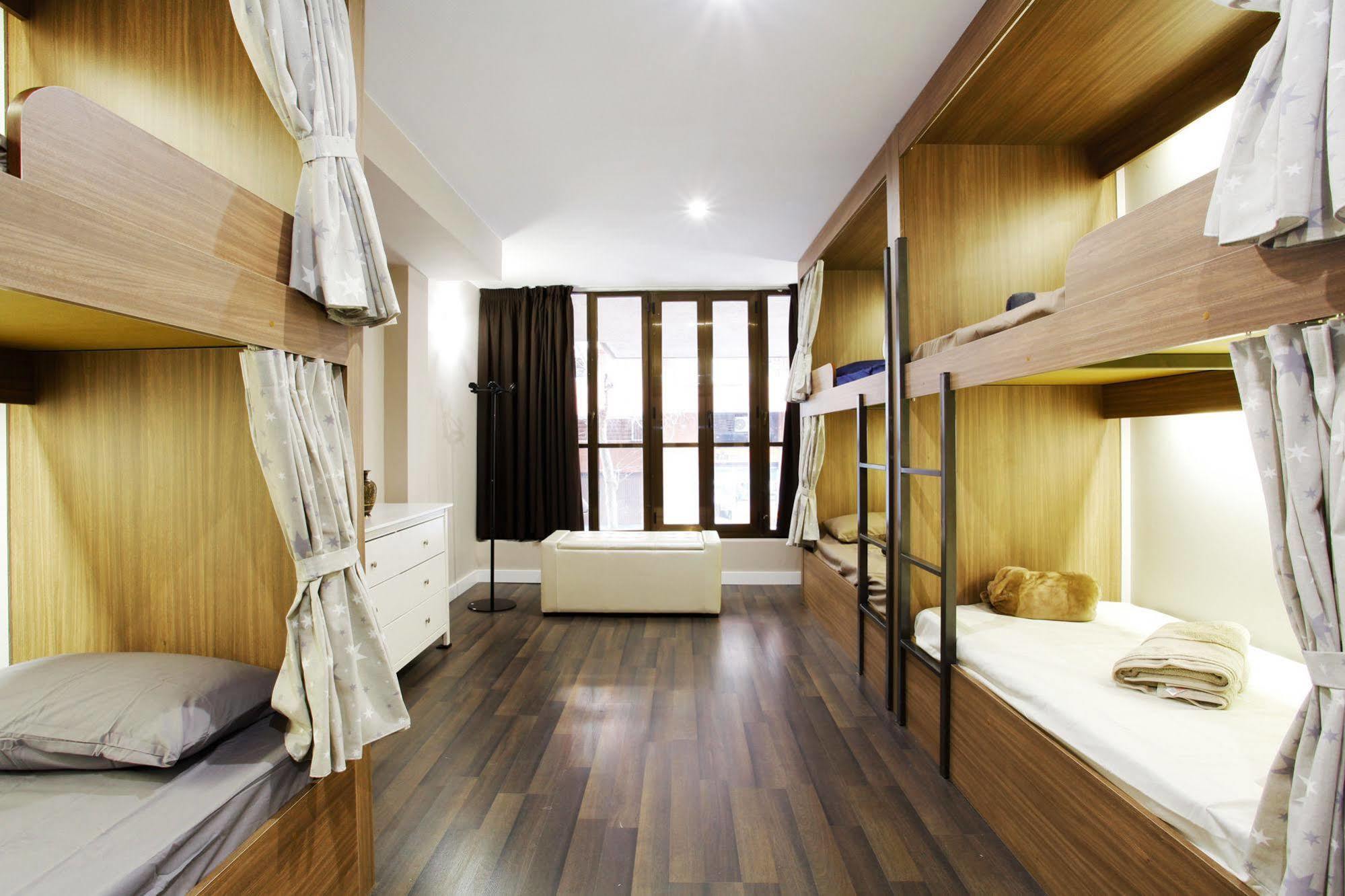 Barcelona & You Hostel Sagrada Familia Екстериор снимка
