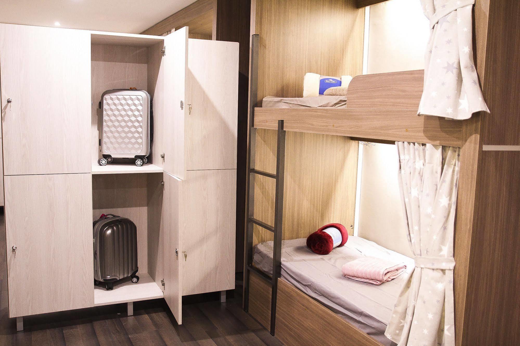 Barcelona & You Hostel Sagrada Familia Екстериор снимка