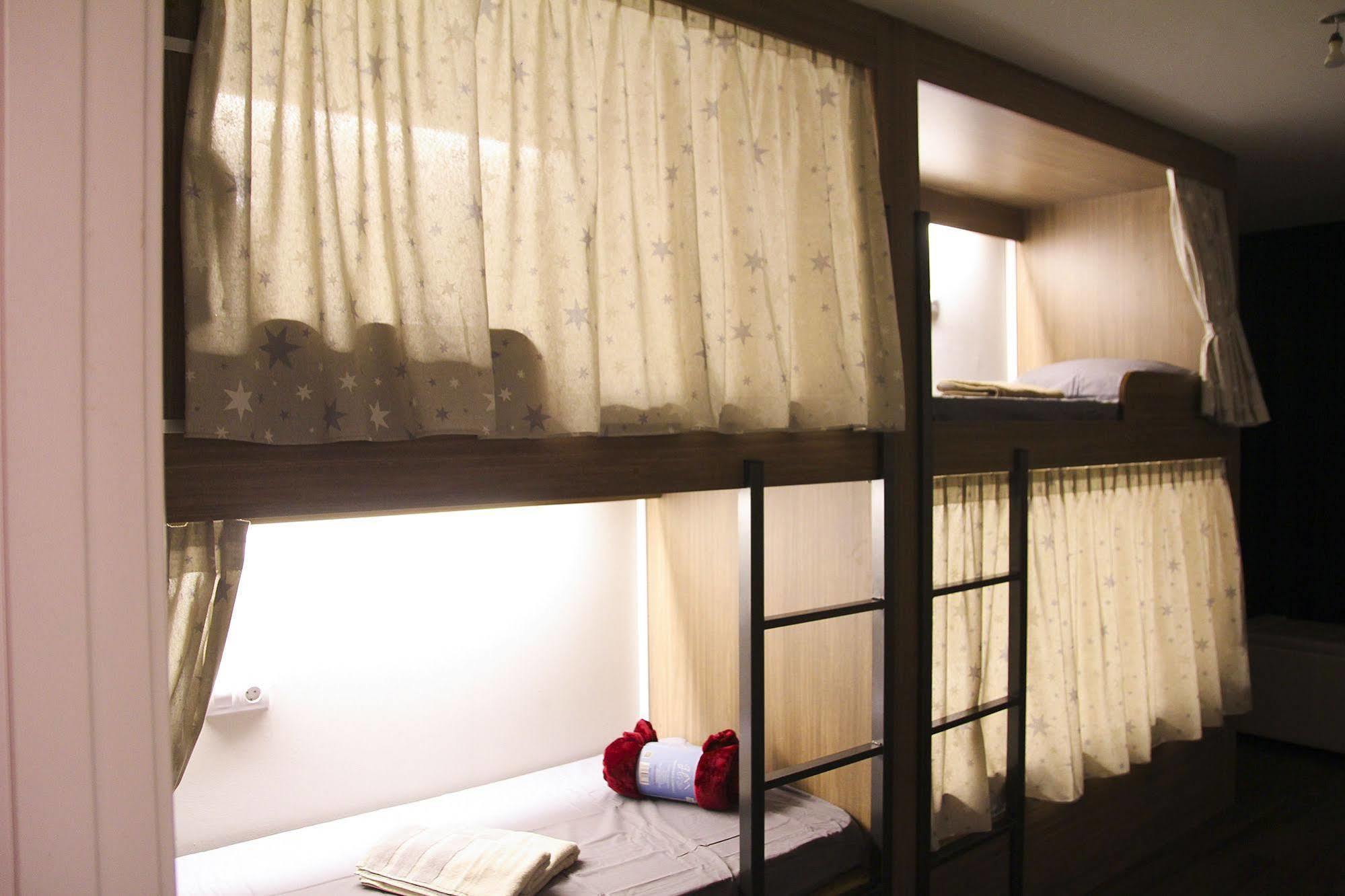 Barcelona & You Hostel Sagrada Familia Екстериор снимка