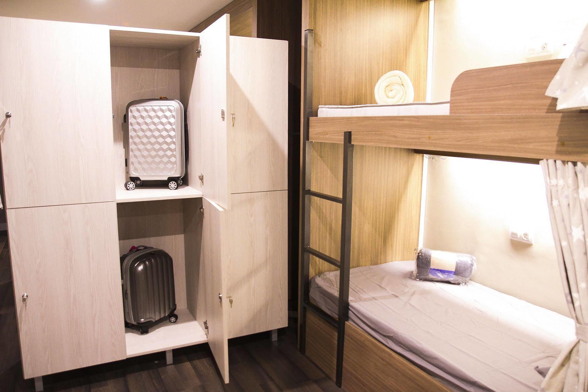Barcelona & You Hostel Sagrada Familia Екстериор снимка
