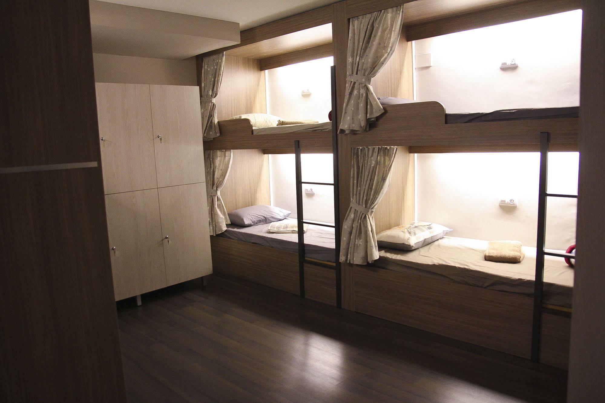 Barcelona & You Hostel Sagrada Familia Екстериор снимка