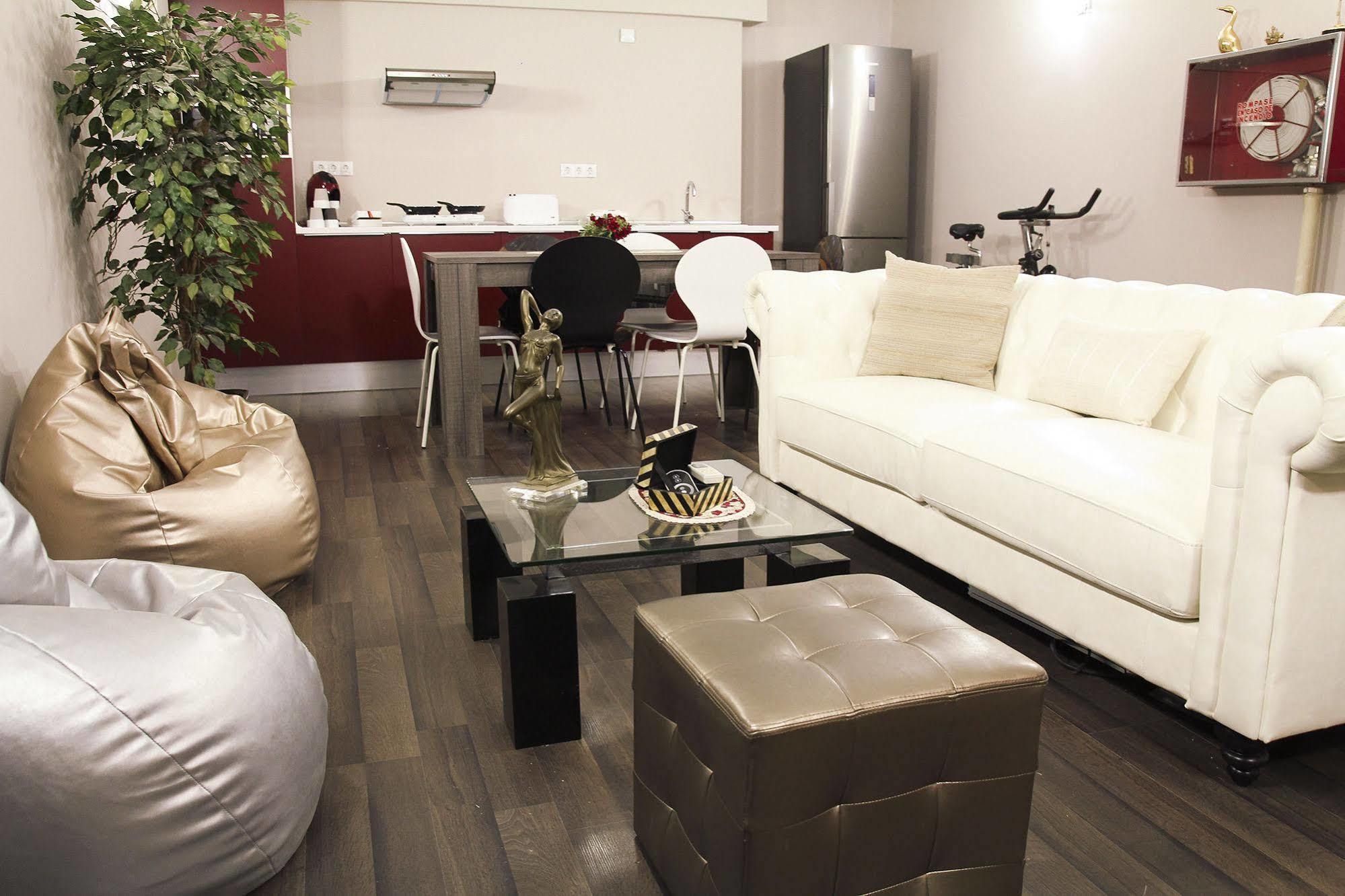 Barcelona & You Hostel Sagrada Familia Екстериор снимка