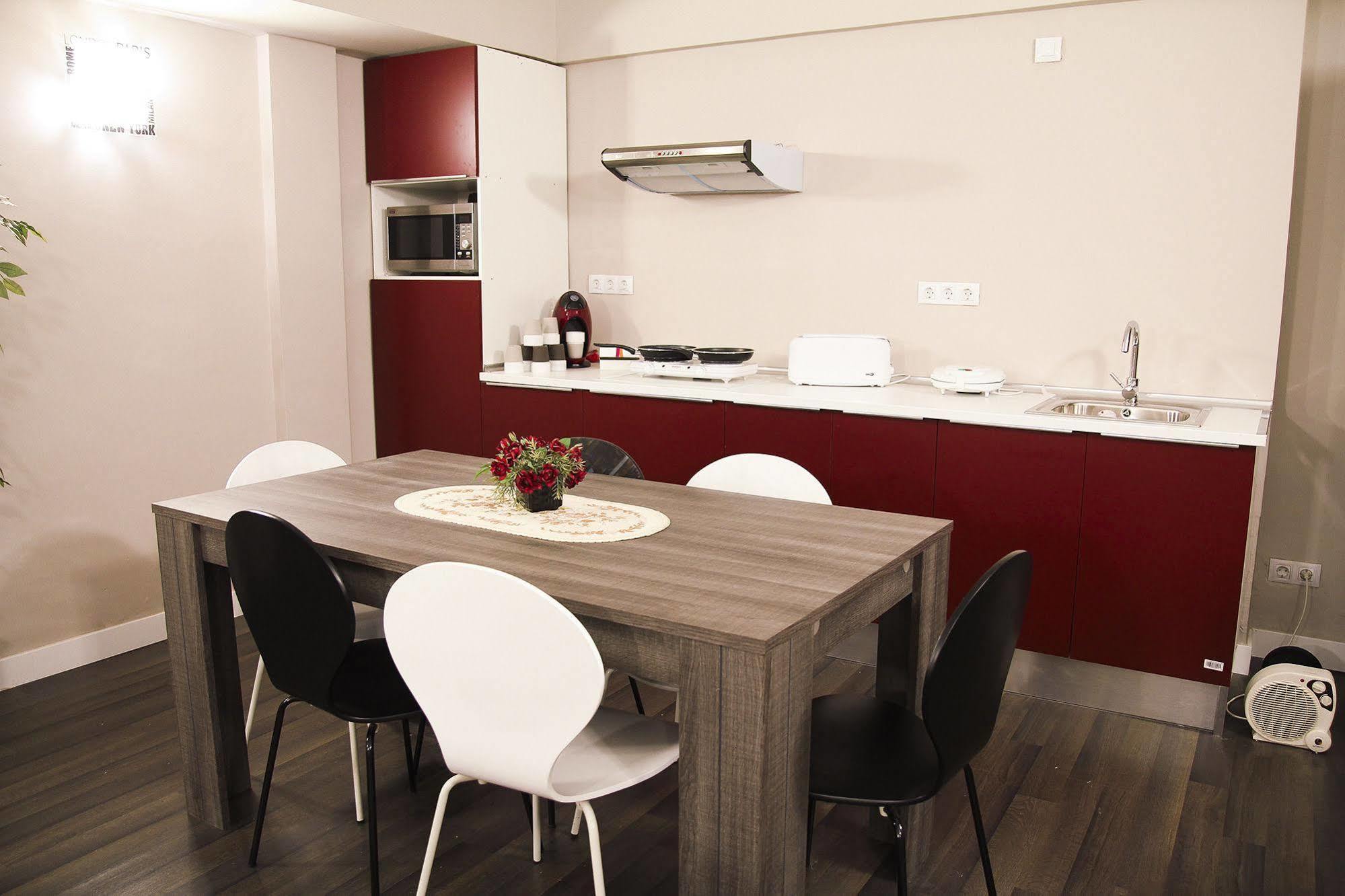 Barcelona & You Hostel Sagrada Familia Екстериор снимка