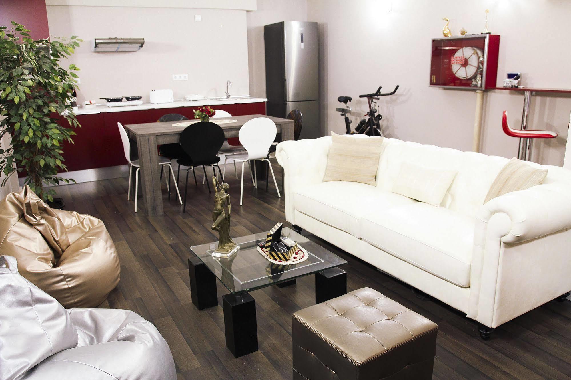 Barcelona & You Hostel Sagrada Familia Екстериор снимка